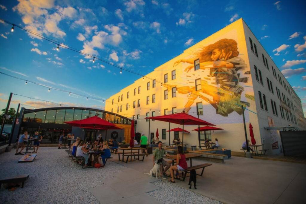 Trendy Downtown Apartments - Housity