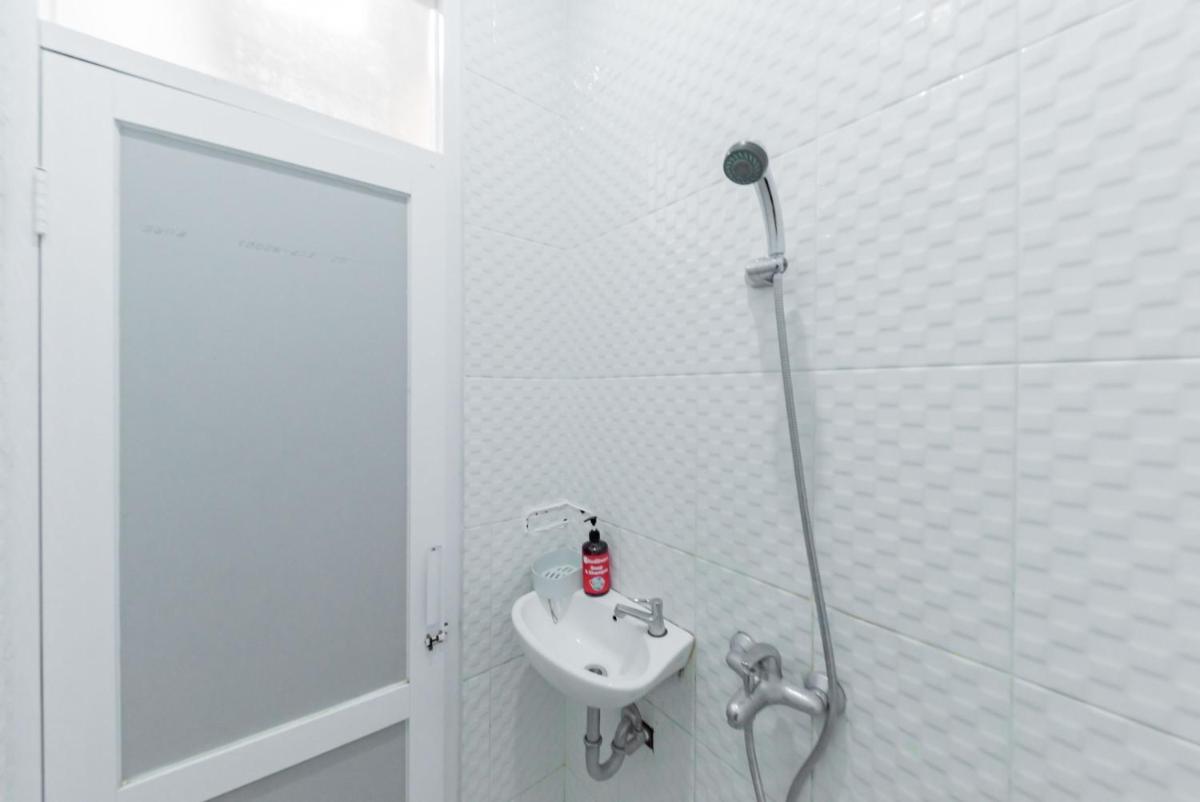 RedDoorz Syariah near DPRD Kabupaten Subang - Housity