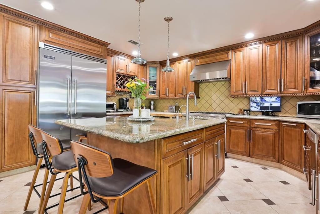 Suitetrails - Luxury house w/high ceiling. Large Patio. w/Views
