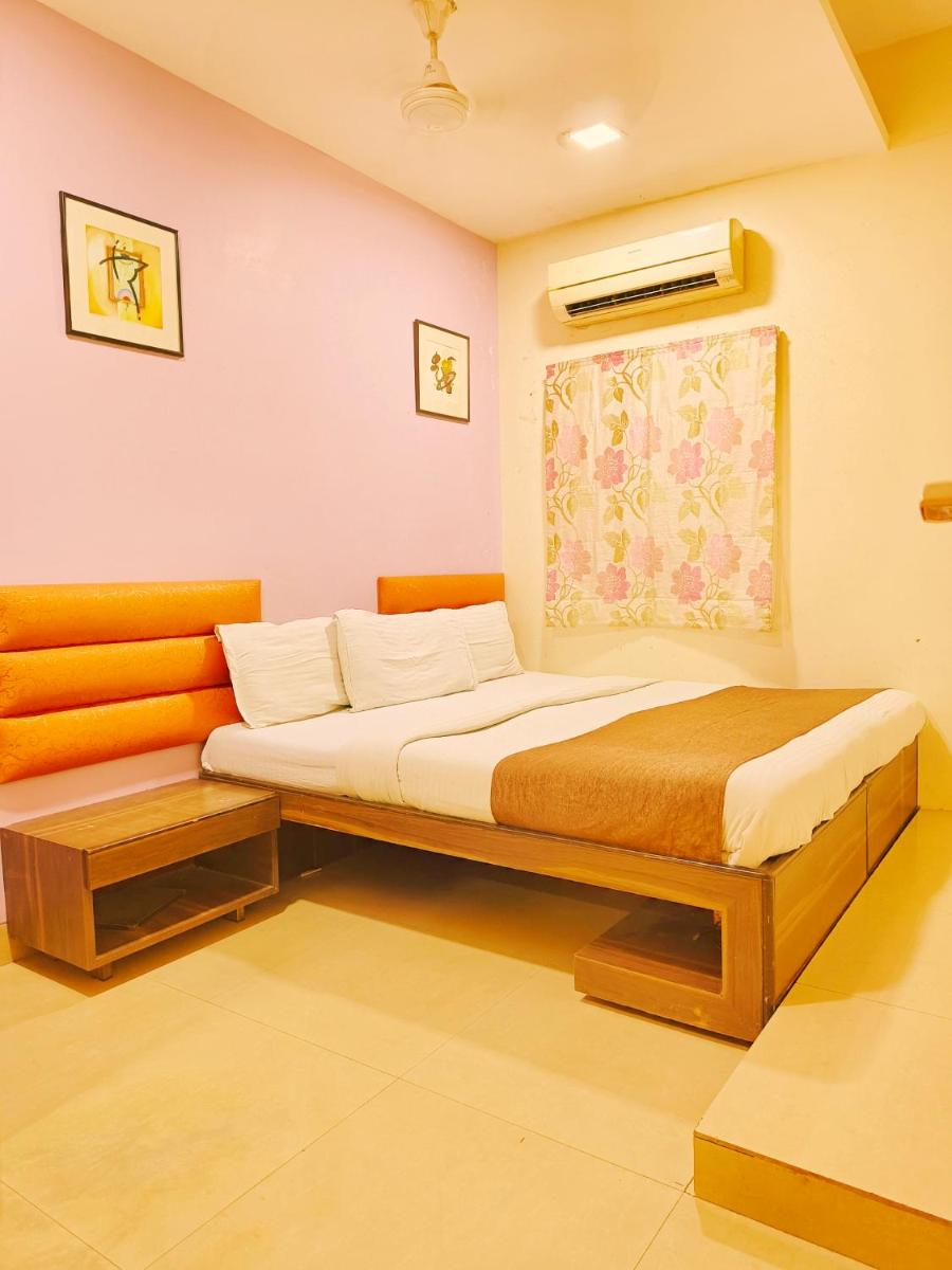 Suitetrails - Hotel Amfahh - Andheri West Railway Station