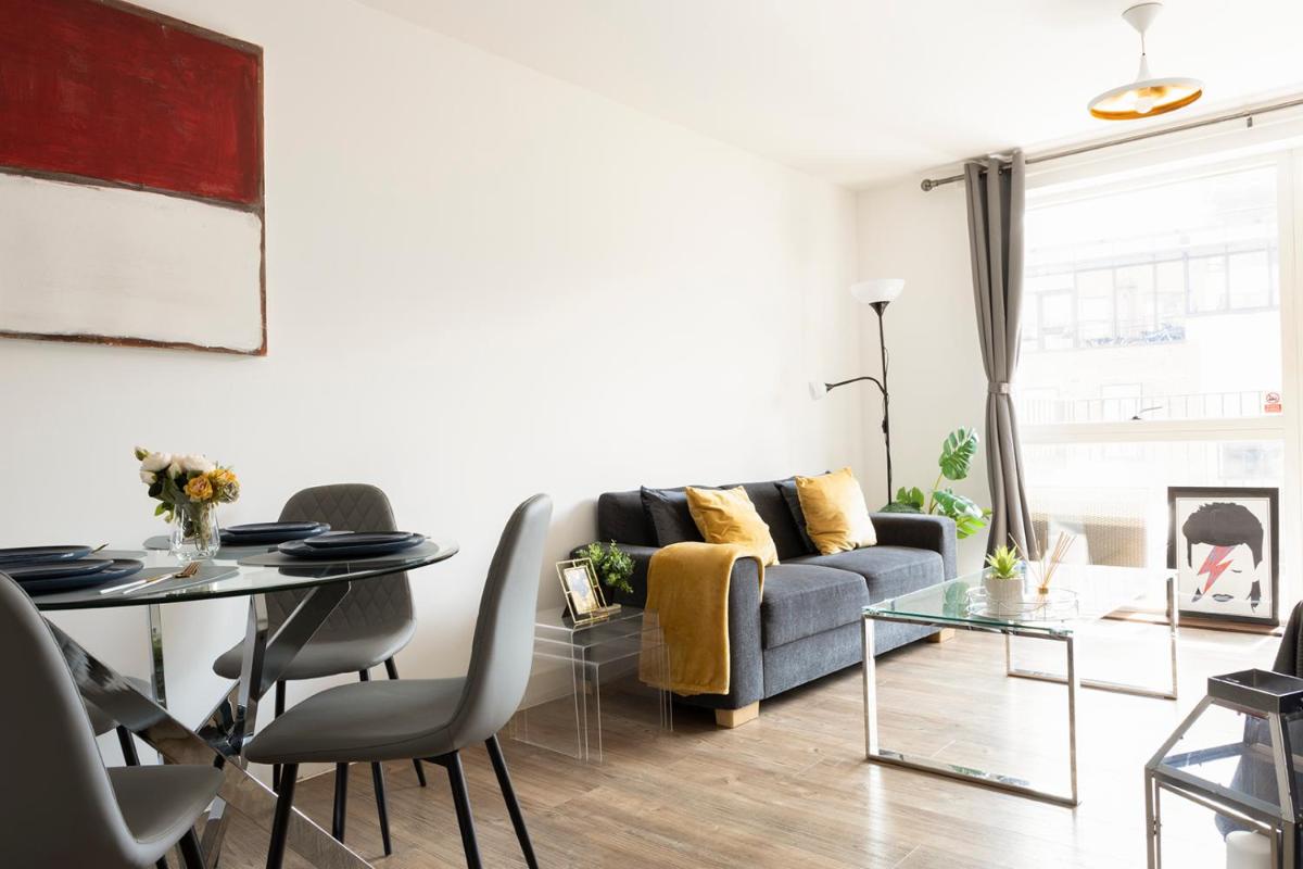 Spacious 2 Bed Apartment in Central Location - Housity