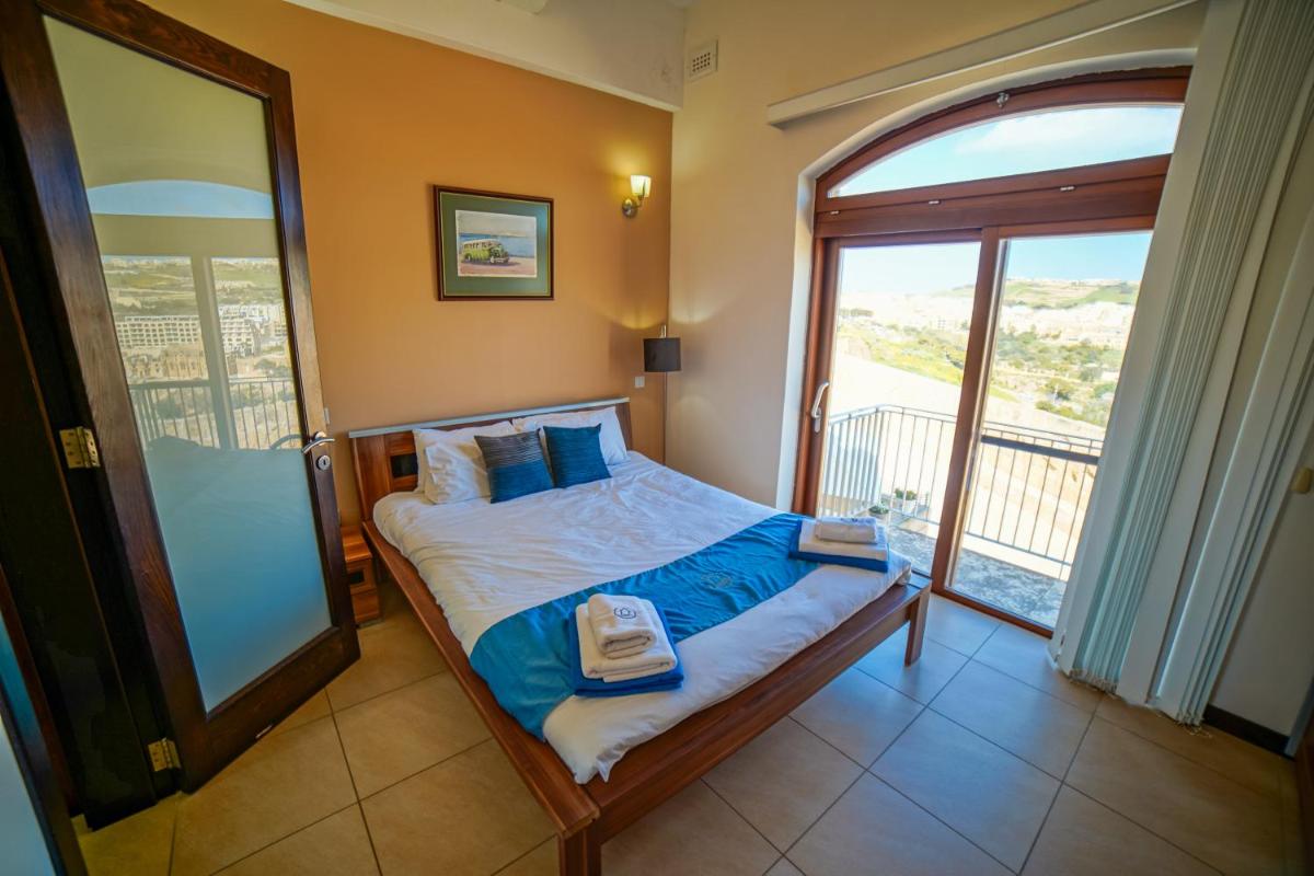 Harbour Views Duplex Maisonette with Jacuzzi Hot tub - Housity