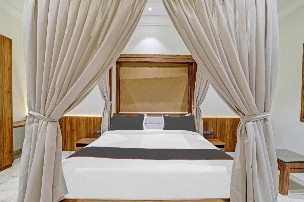 Ratna Vilas Palace - Housity