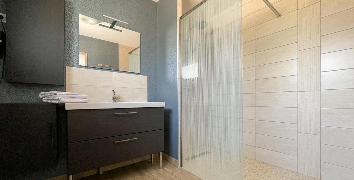 gite du vieux saule 1 gite avec spa privatif pour 2 personnes 1 suite familiale sans spa - Housity