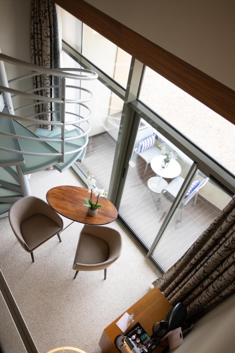 Coin salon dans l'établissement Thalazur Bandol Ile Rousse - Hôtel & Spa