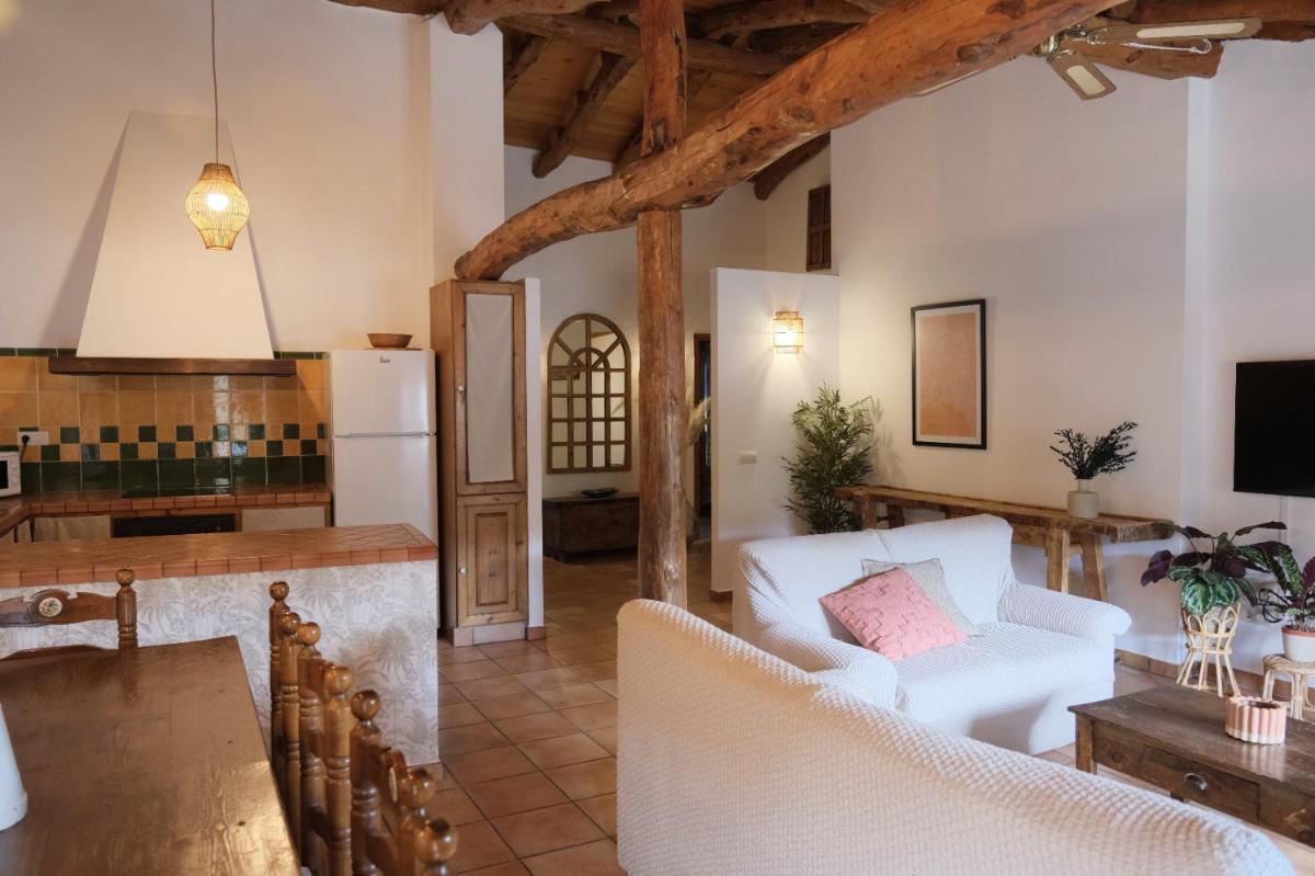 Cal Caminer Casa rural con piscina y barbacoa - Housity