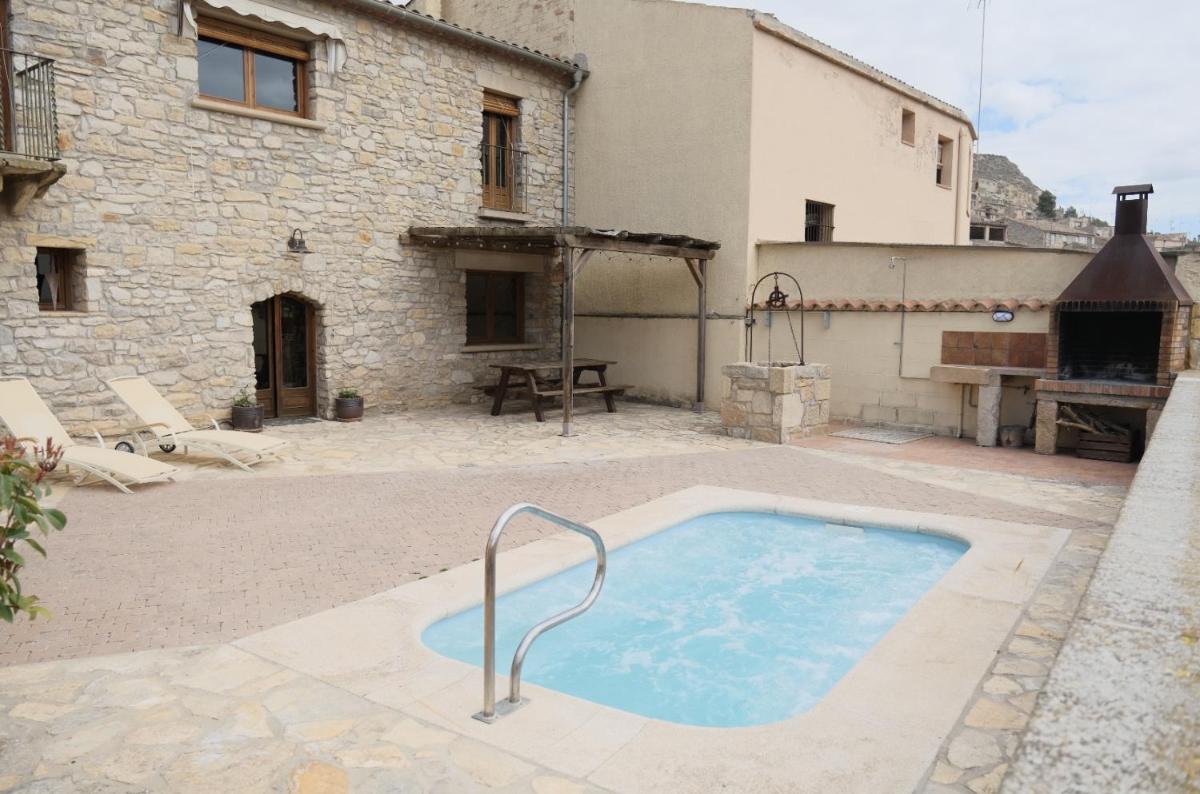 Cal Caminer Casa rural con piscina y barbacoa - Housity