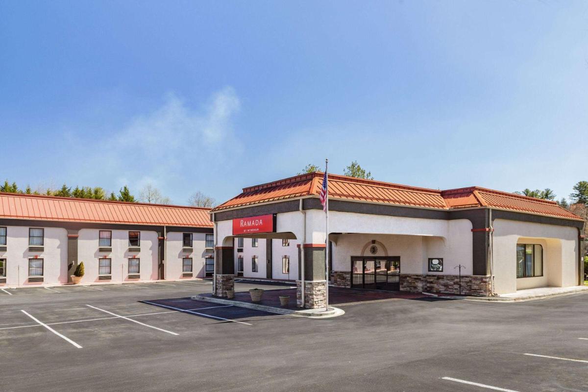 Ramada by Wyndham Hendersonville - Housity