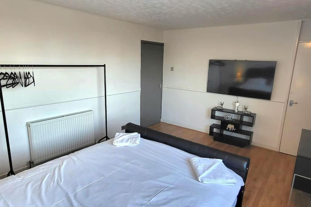 Cosy 3 double bed flat sleeps 6 - Housity