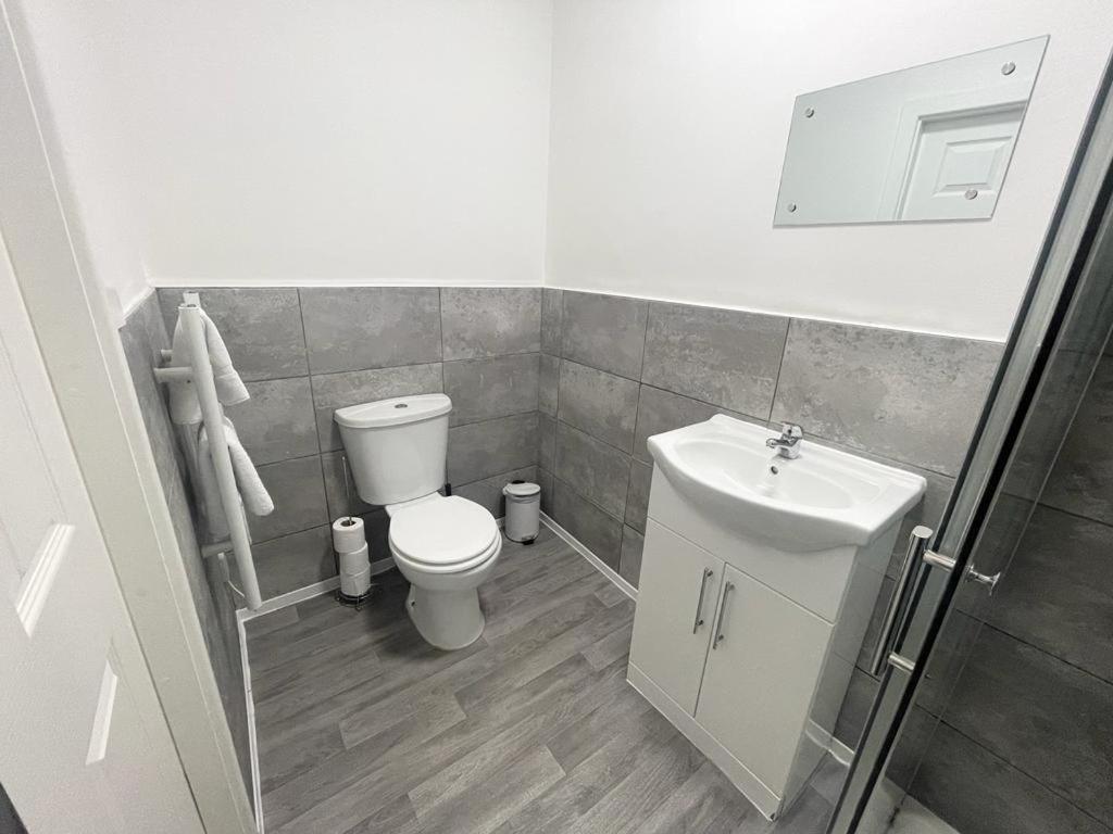 The Belmont Suite Sasco Apartments - Housity