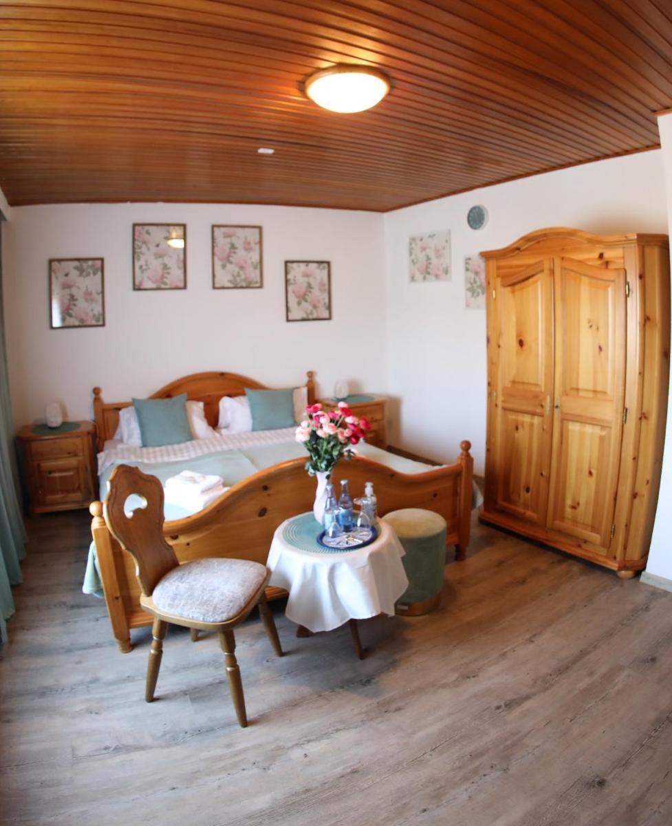 Zum Burgkeller - Housity