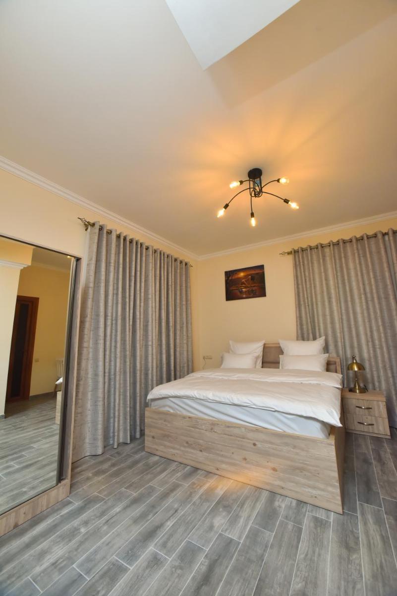 Altunyan Hotel - Housity