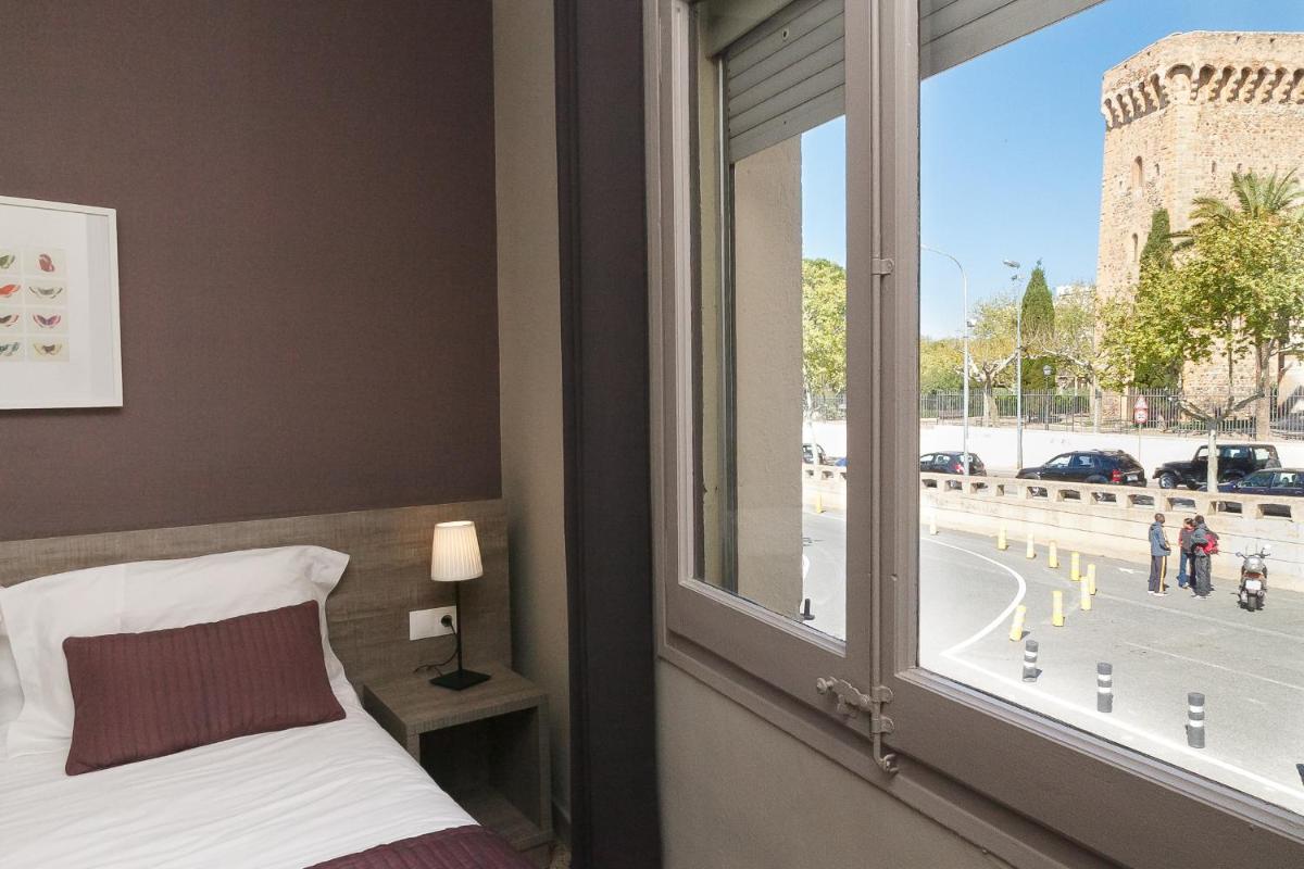 Hostal Fonda Montserrat - Housity