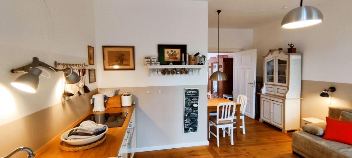 Schloss-und Seeblick Apartment - Housity