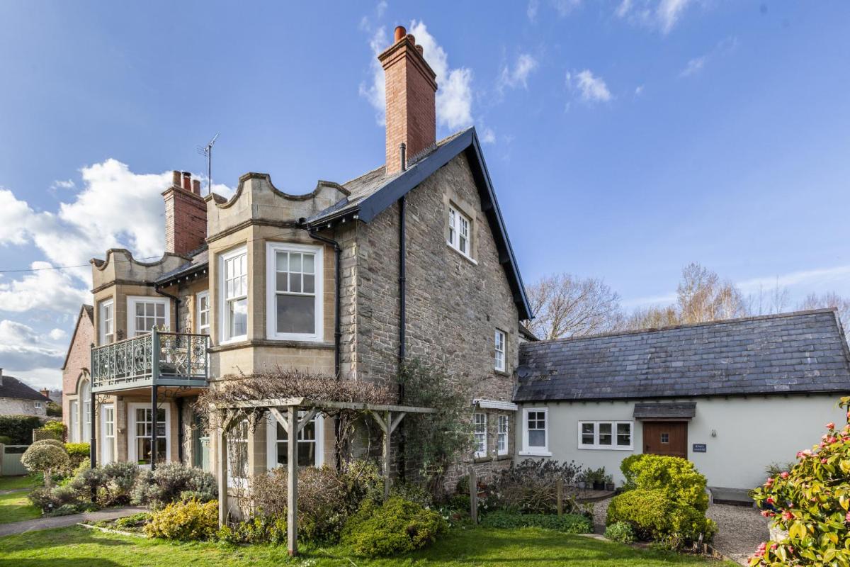 The Agents House, Bed & Breakfast - Housity