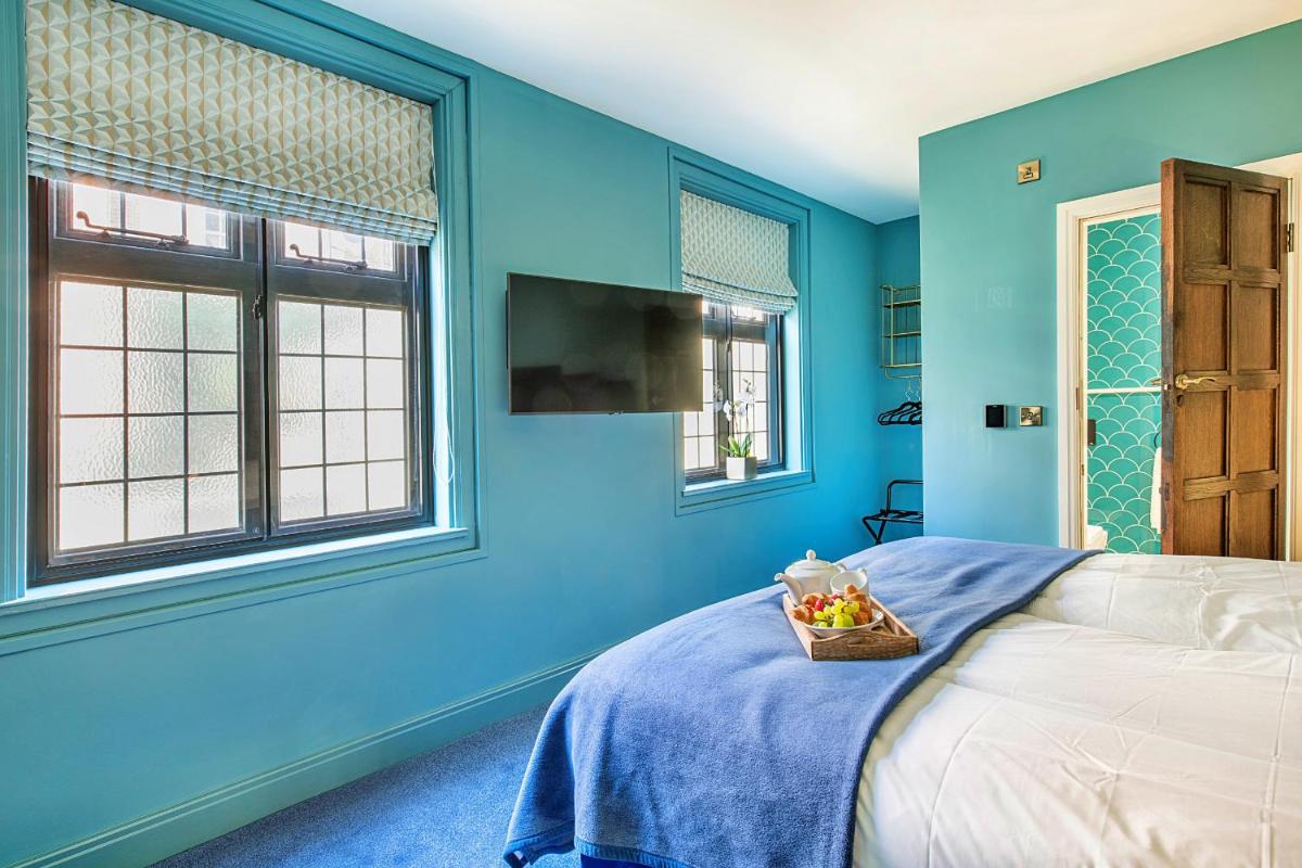 Finest Retreats - Castle House Nottingham - Luxurious Hot Tub Stay - Housity
