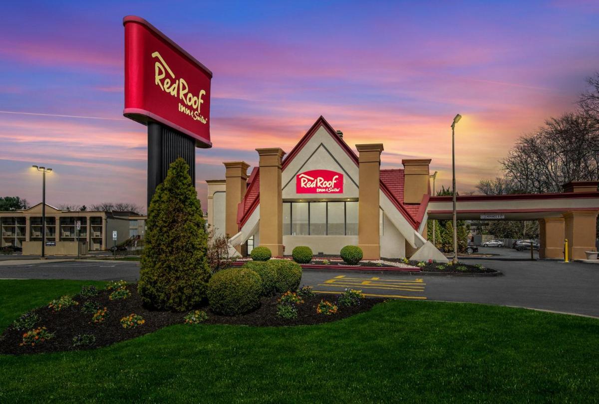 Red Roof Inn and Suites Newark - University - Housity
