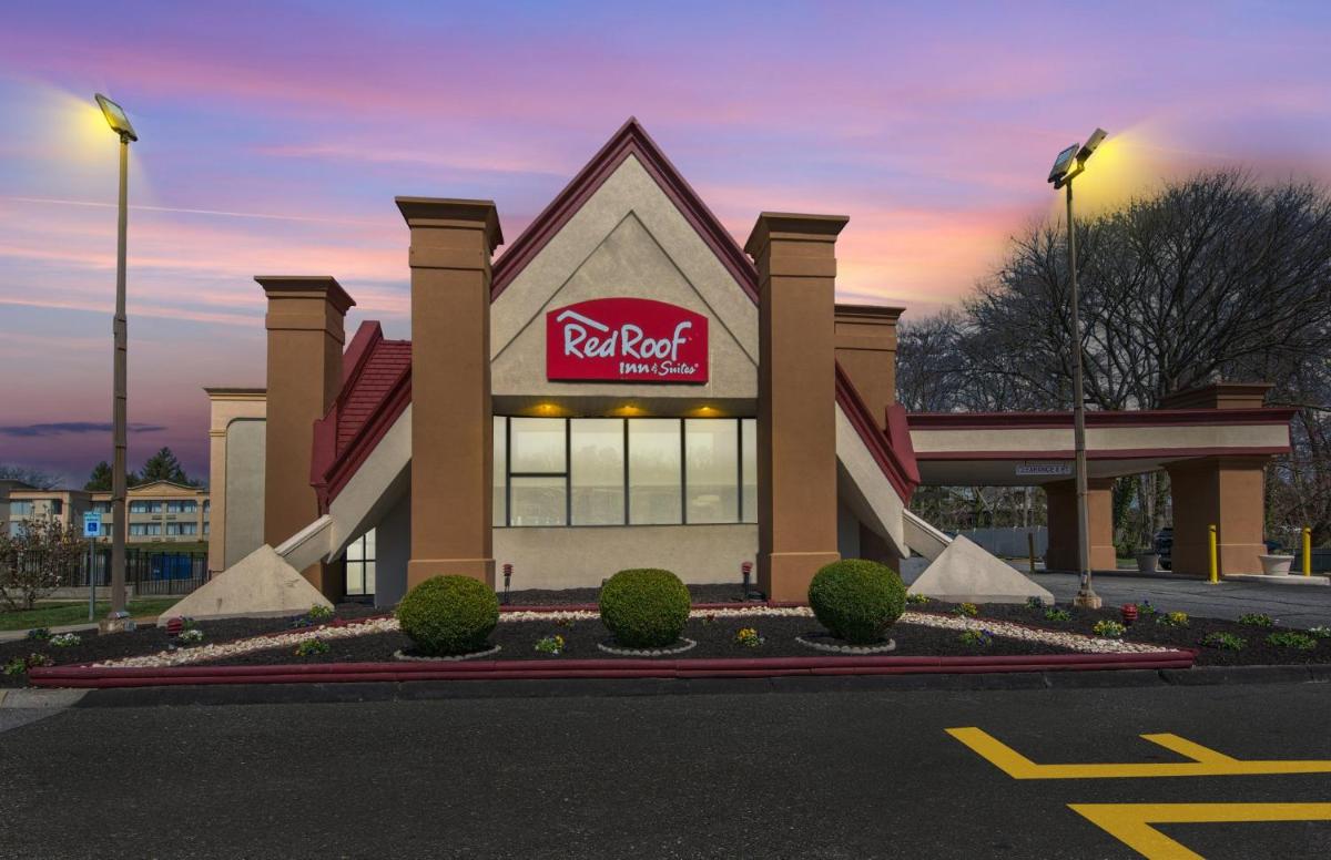 Red Roof Inn and Suites Newark - University - Housity