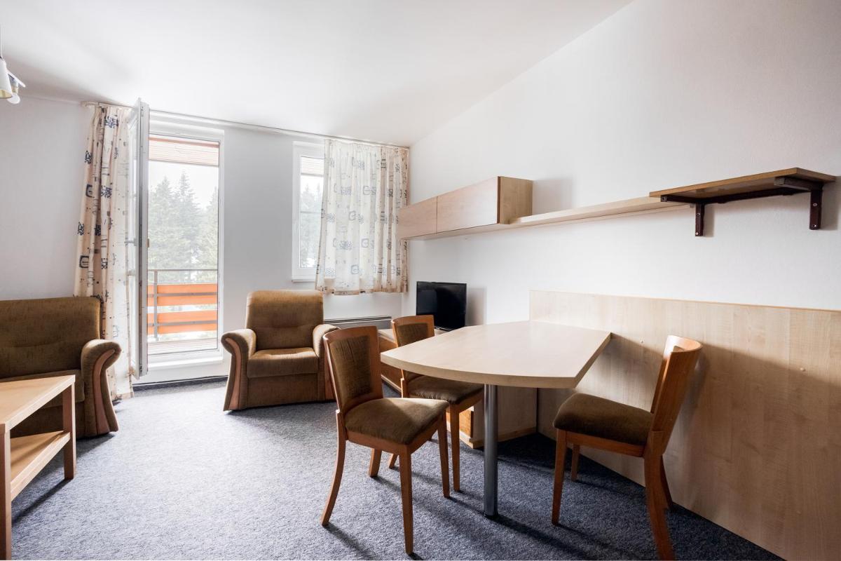 Hotel Petrovy kameny - Housity
