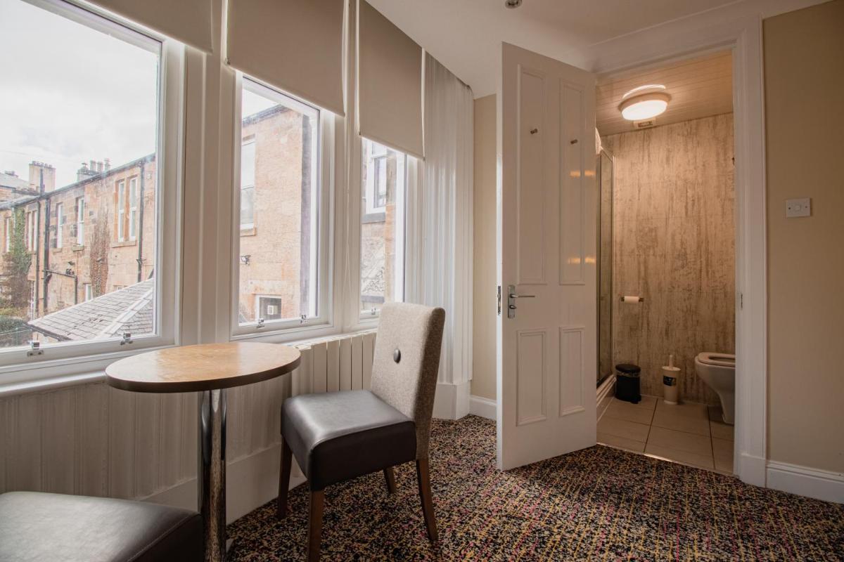 Ambassador Hotel - Housity