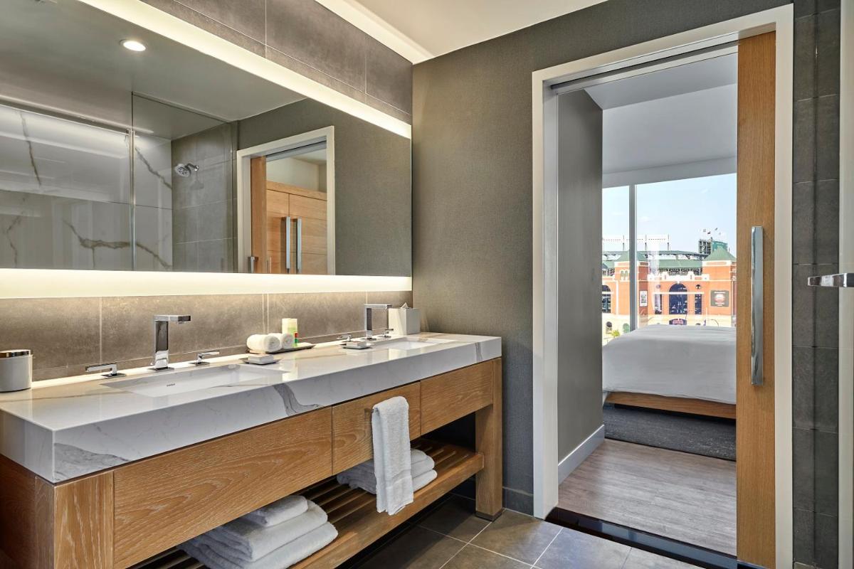 Live! by Loews - Arlington, TX - Housity