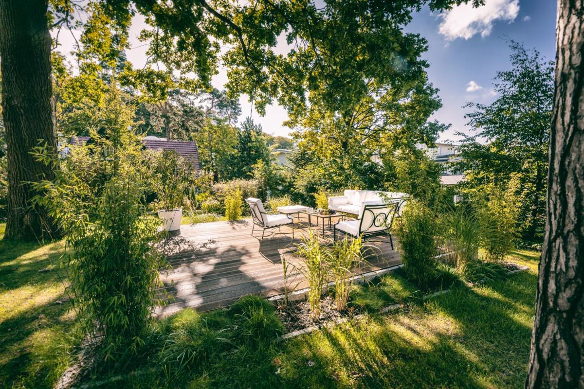 Ein Garten an der Unterkunft ROEWERS Privathotel & Spa