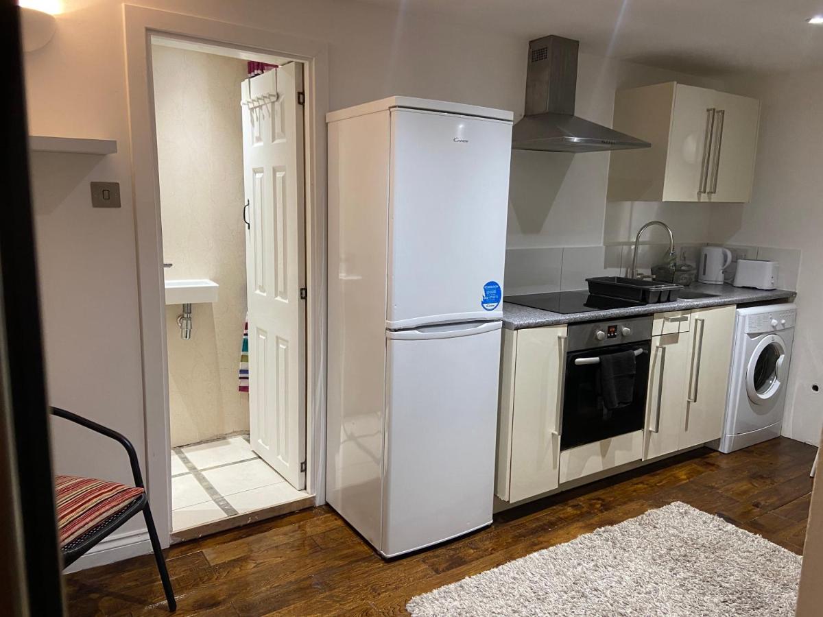 Cosy Little House - Housity