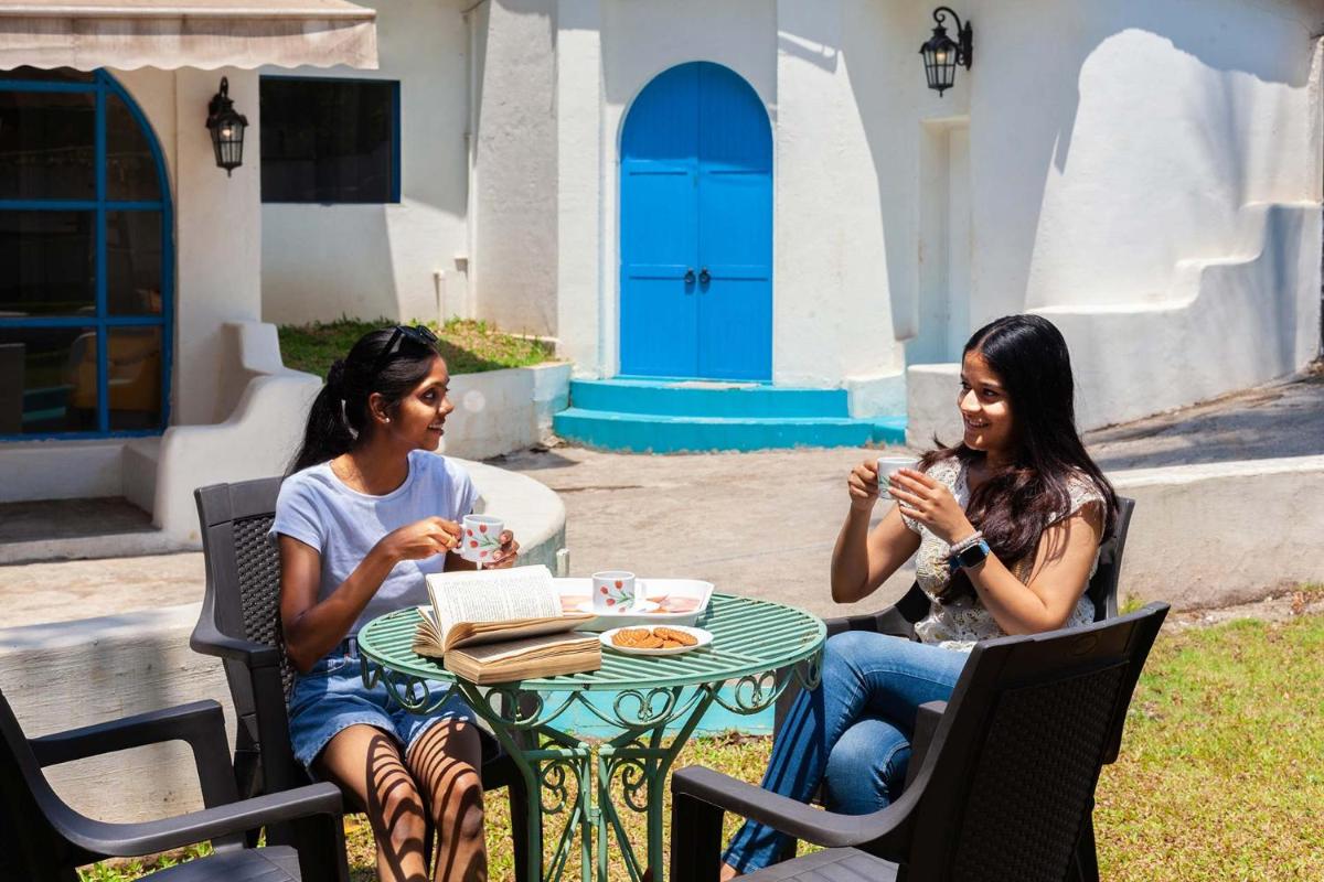 StayVista's Casa Blanca - Modern elegance with a pool, spacious lawn & diverse activities - Housity