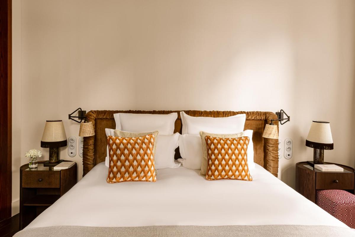 Un ou plusieurs lits dans un hébergement de l'établissement Château des Fleurs Hôtel & Spa Paris Un ou plusieurs lits dans un hébergement de l'établissement Château des Fleurs Hôtel & Spa Paris