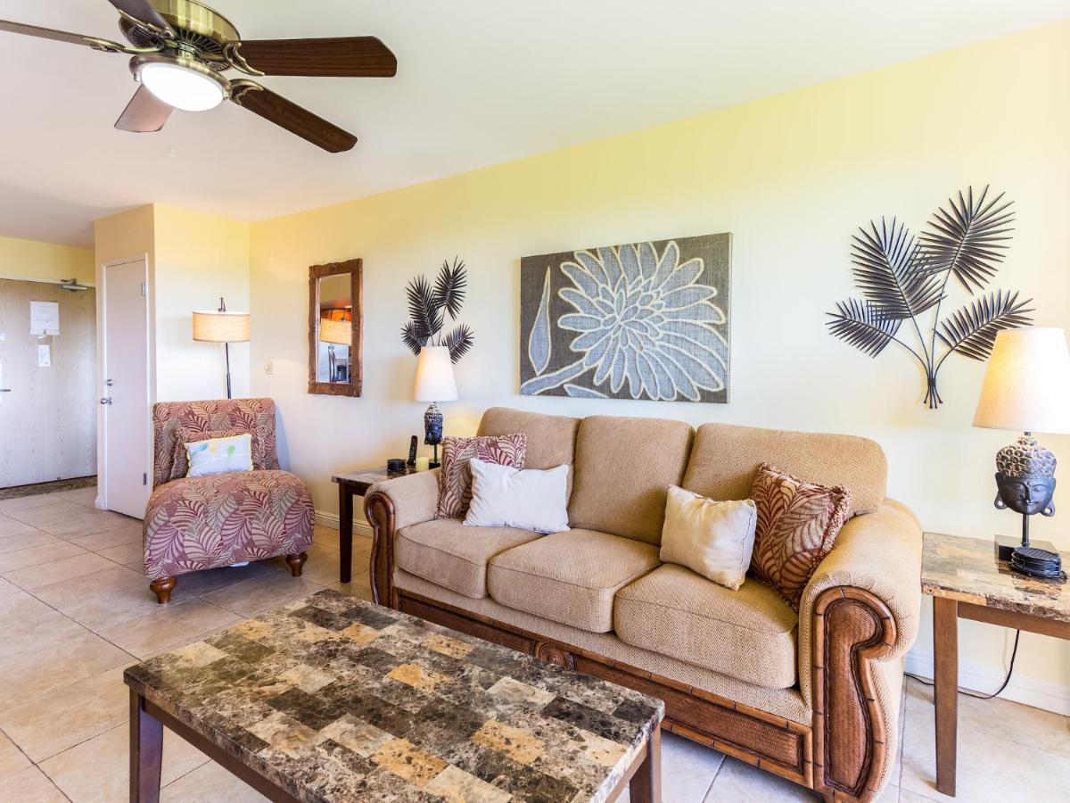 Maui Banyan T-305B - Housity