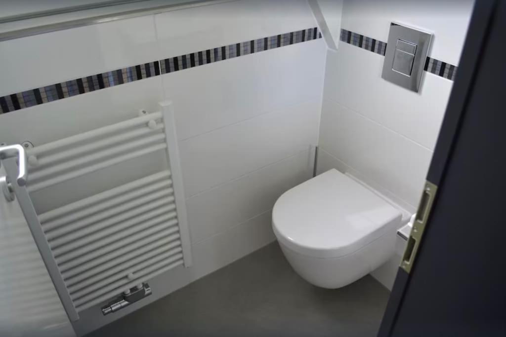 Ferienhaus in Waldkatzenbach modern & renoviert - Housity