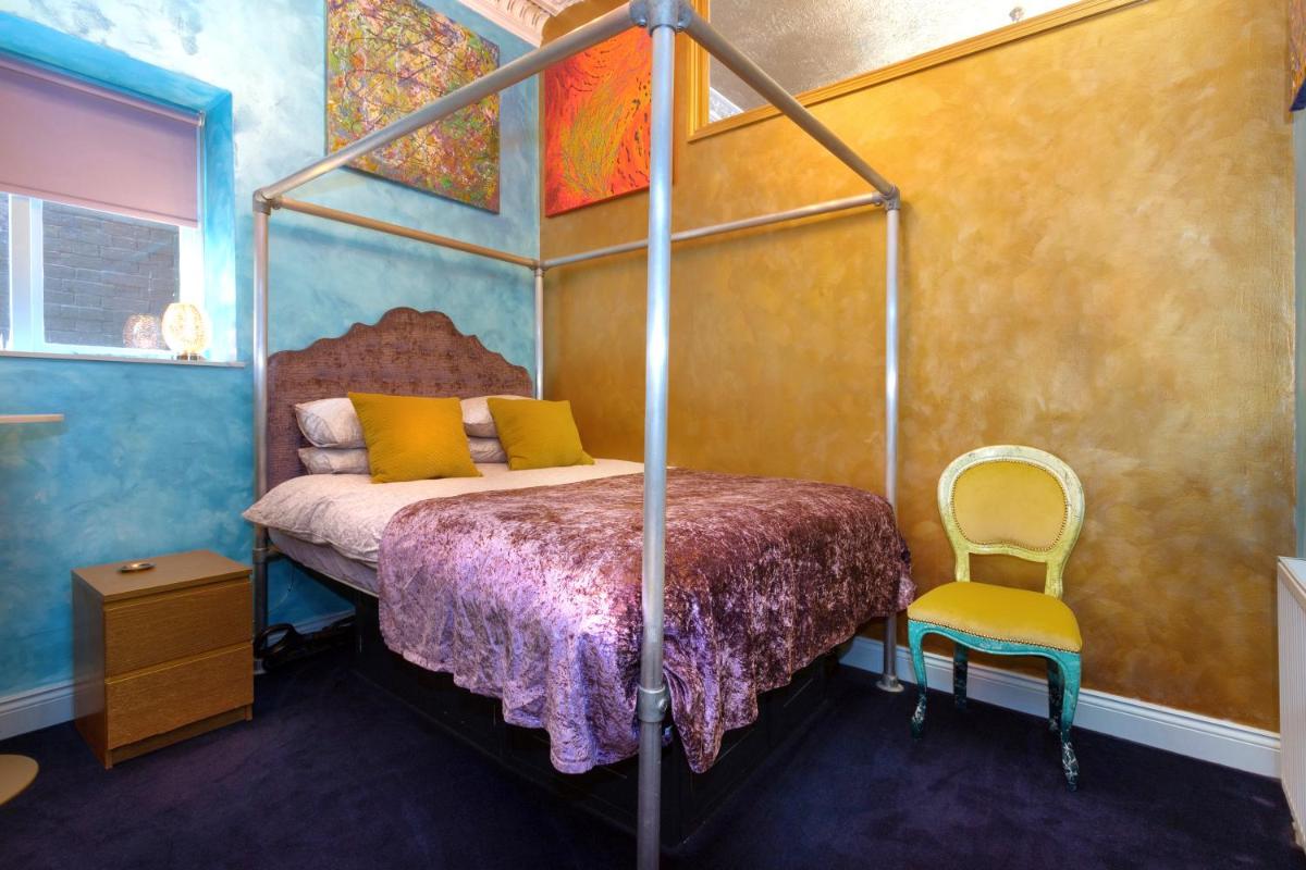 Vibrant bohemian seafront flat - Housity