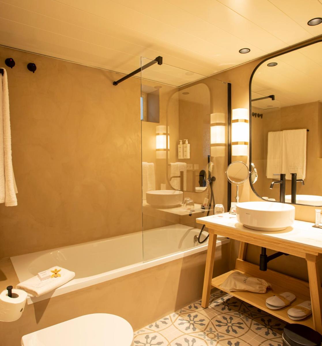 Un baño de Hospes Las Casas del Rey de Baeza, a Member of Design Hotels