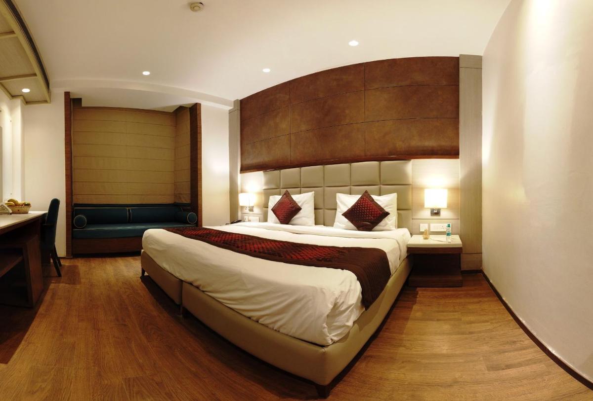 Lemonwood Suites by F9 Hotels - Trivoli Garden Chhatarpur - Housity