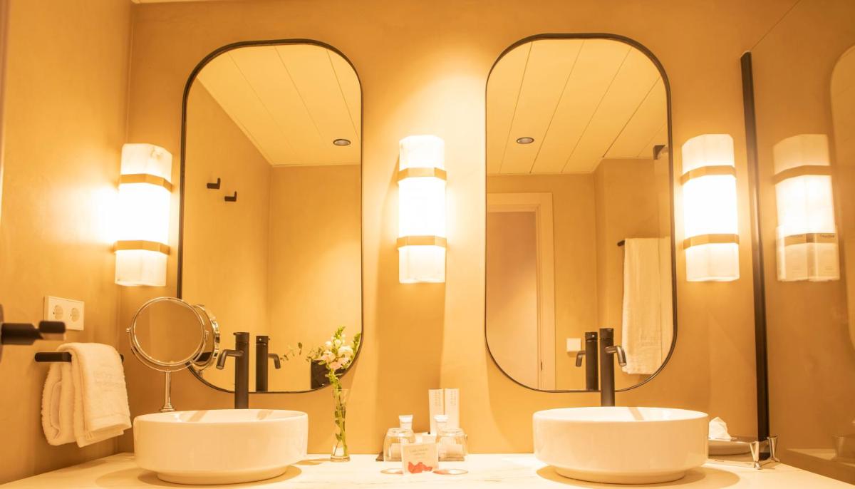 Un baño de Hospes Las Casas del Rey de Baeza, a Member of Design Hotels