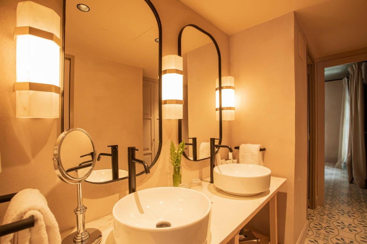 Un baño de Hospes Las Casas del Rey de Baeza, a Member of Design Hotels