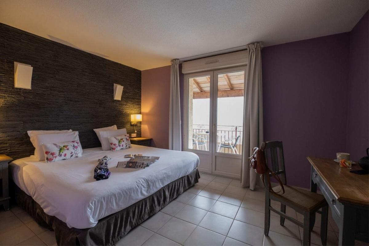 Un ou plusieurs lits dans un hébergement de l'établissement Le Belvédère Hotel et Bien être