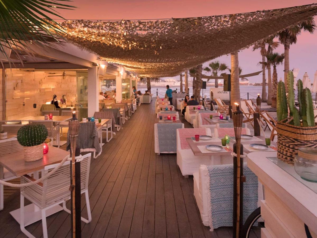 Un restaurante o sitio para comer en Amàre Beach Hotel Marbella - Adults Only Recommended