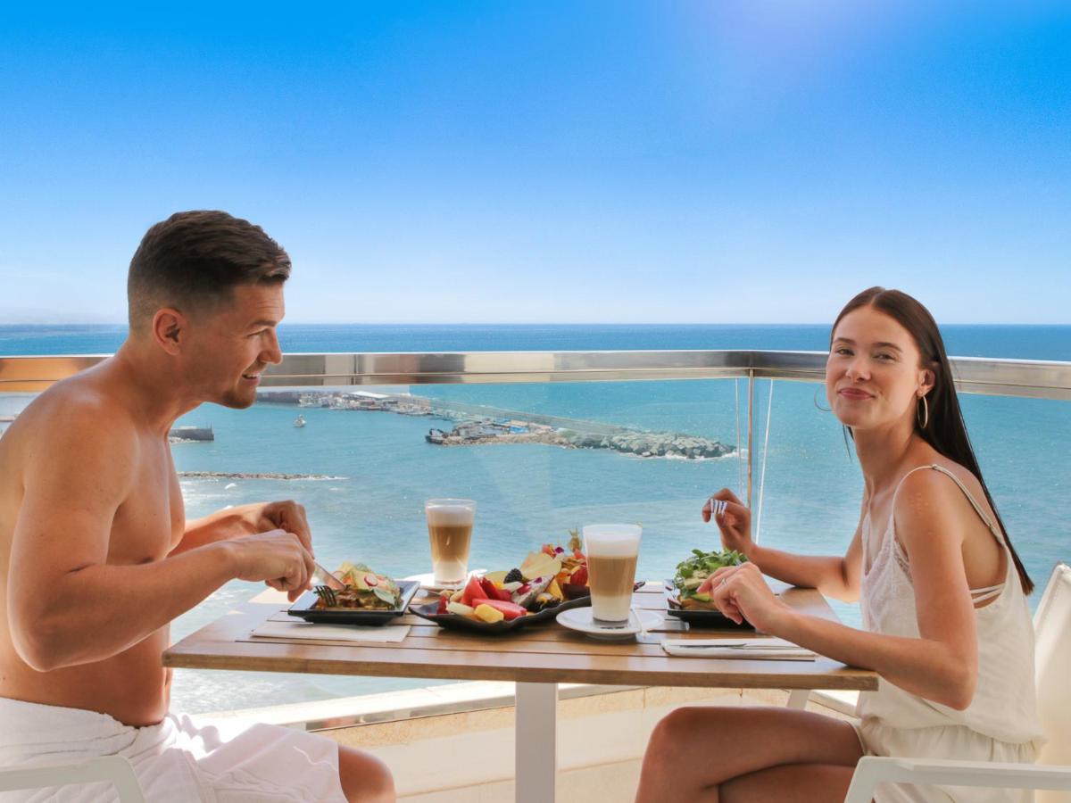 Comida en o cerca de este hotel
