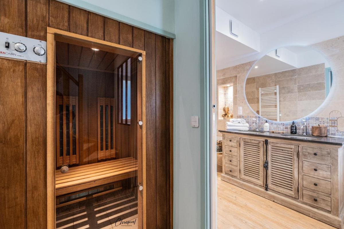 Cuisine ou kitchenette dans l'établissement Le Belvédère Hotel et Bien être