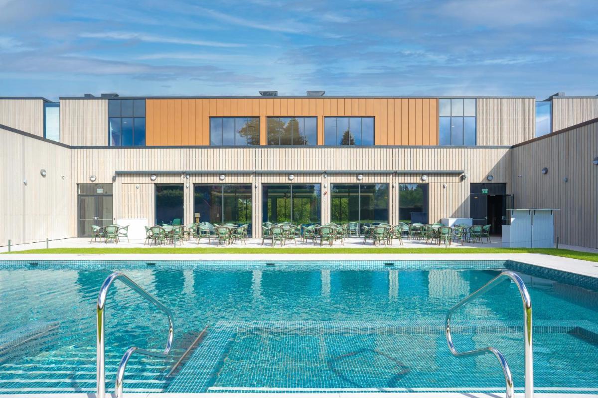 Foxhills Club & Resort - Housity