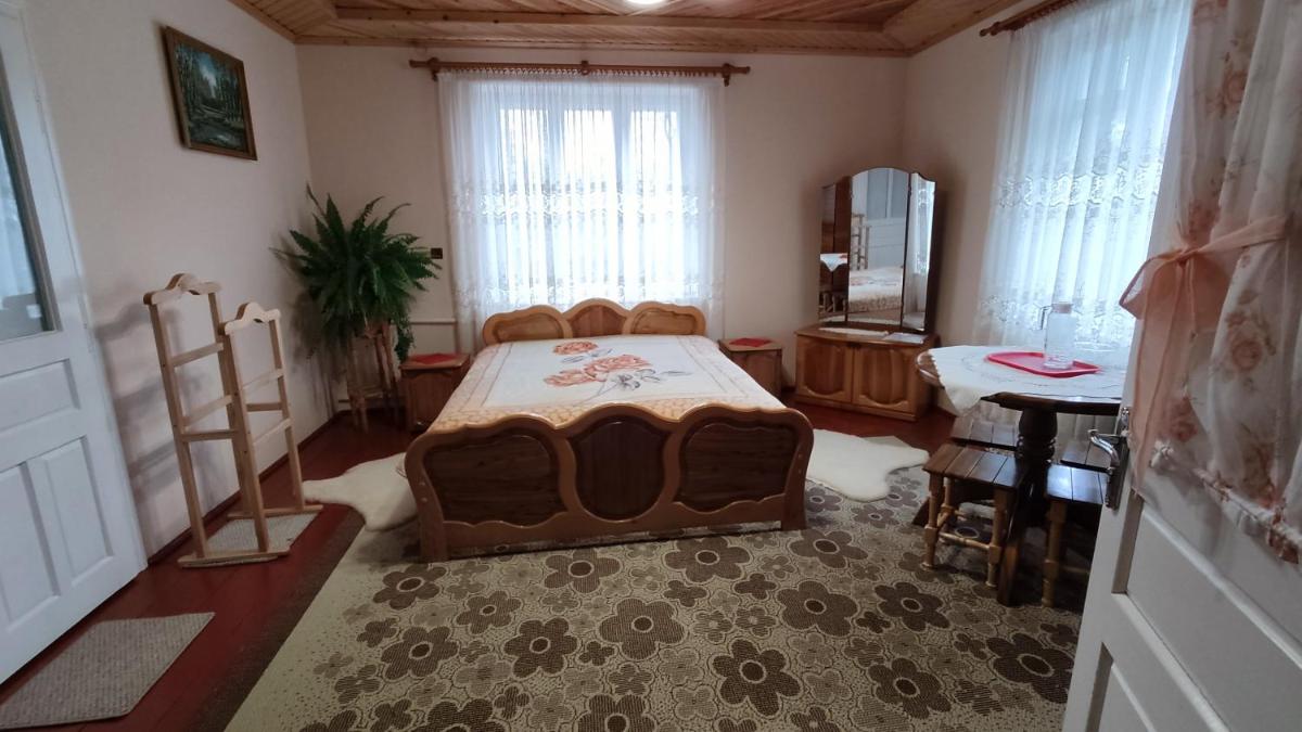 Bat'kivska Hata - Housity