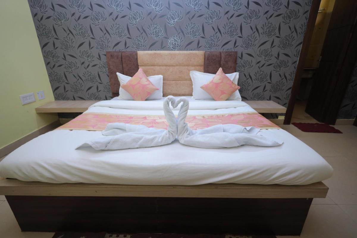 Hotel Mukund Priya- Near Krishna Janam Bhoomi - Housity