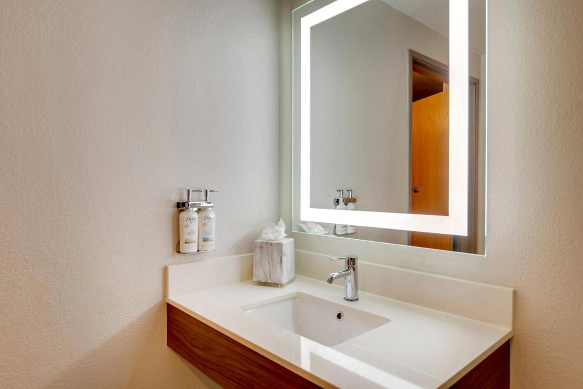 Holiday Inn Express I-95 Capitol Beltway - Largo by IHG - Housity