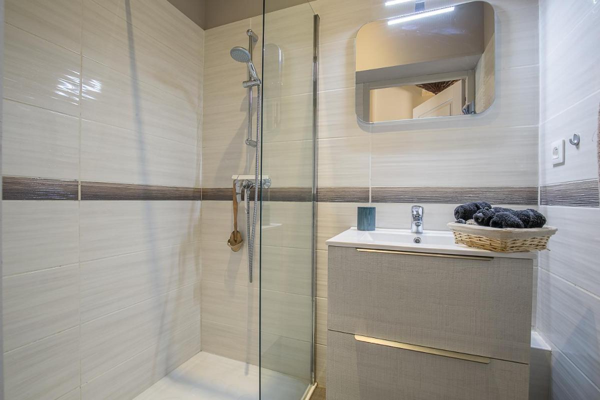Bastide de la Moliere Cosy appartement avec terrasse 2 chambres vue parc et piscine - Housity