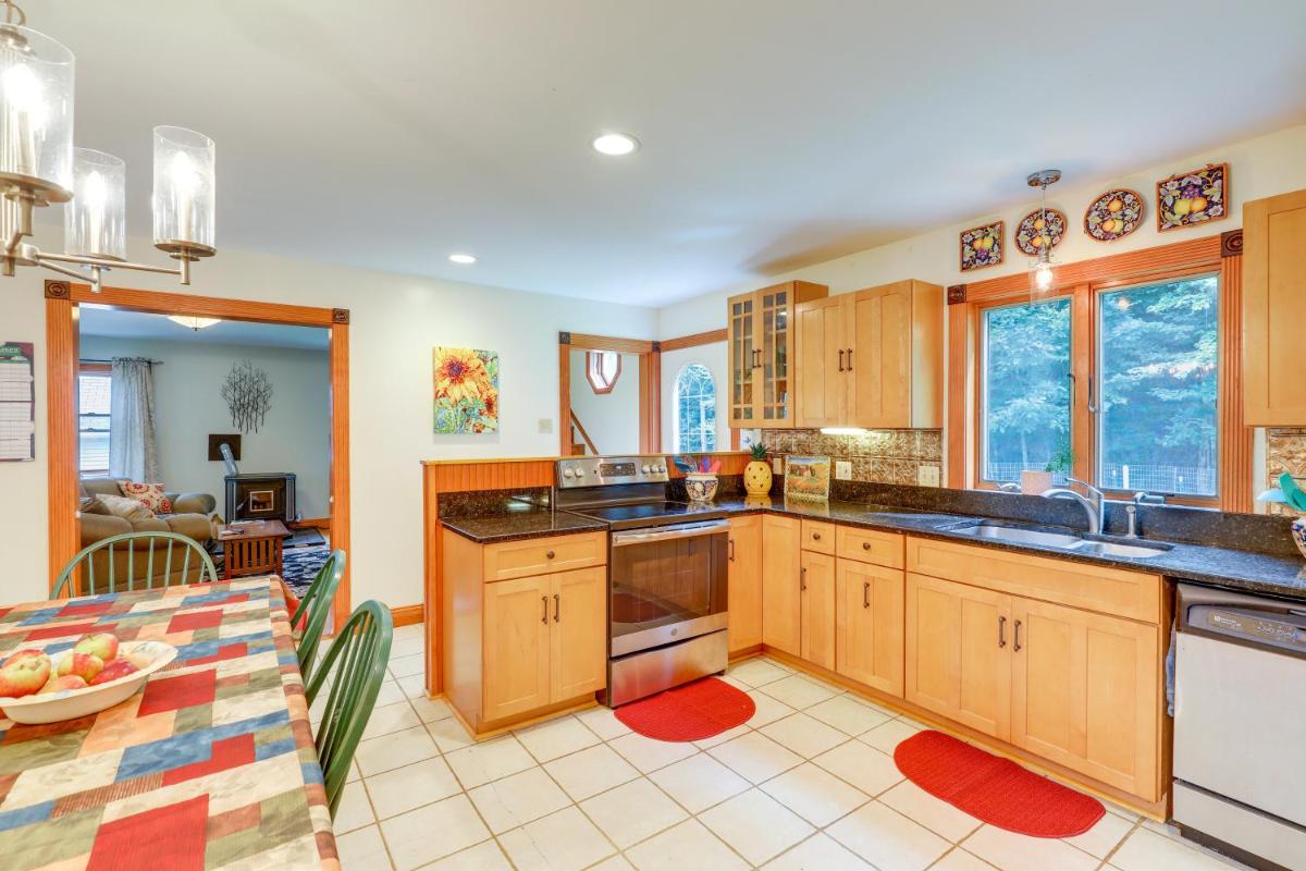 Meriden Village of Plainfield Home with Backyard - Housity
