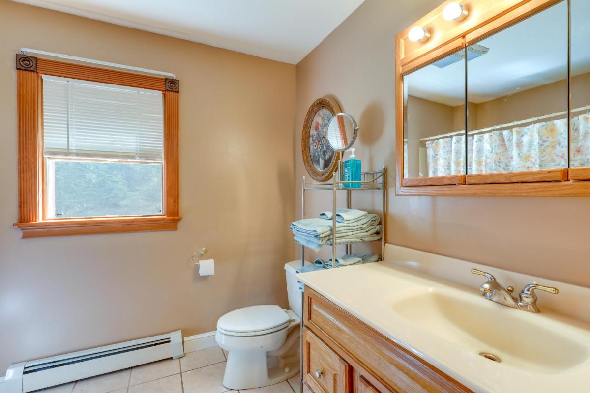 Meriden Village of Plainfield Home with Backyard - Housity