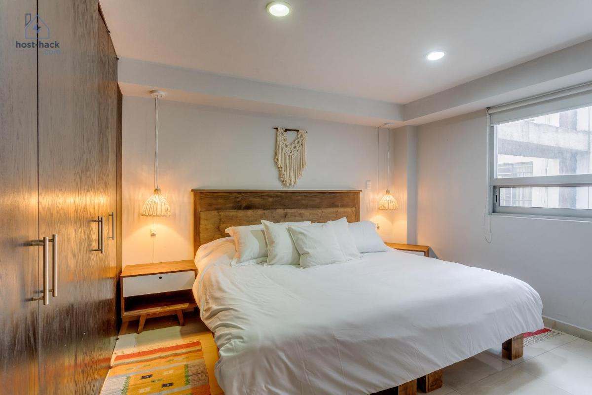Spacious Duplex with Private Balcony in La Condesa - AO 302 - Housity