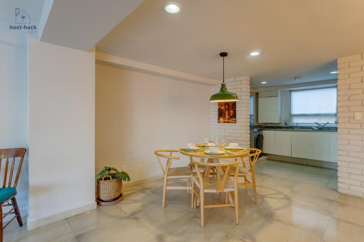 Spacious Duplex with Private Balcony in La Condesa - AO 302 - Housity