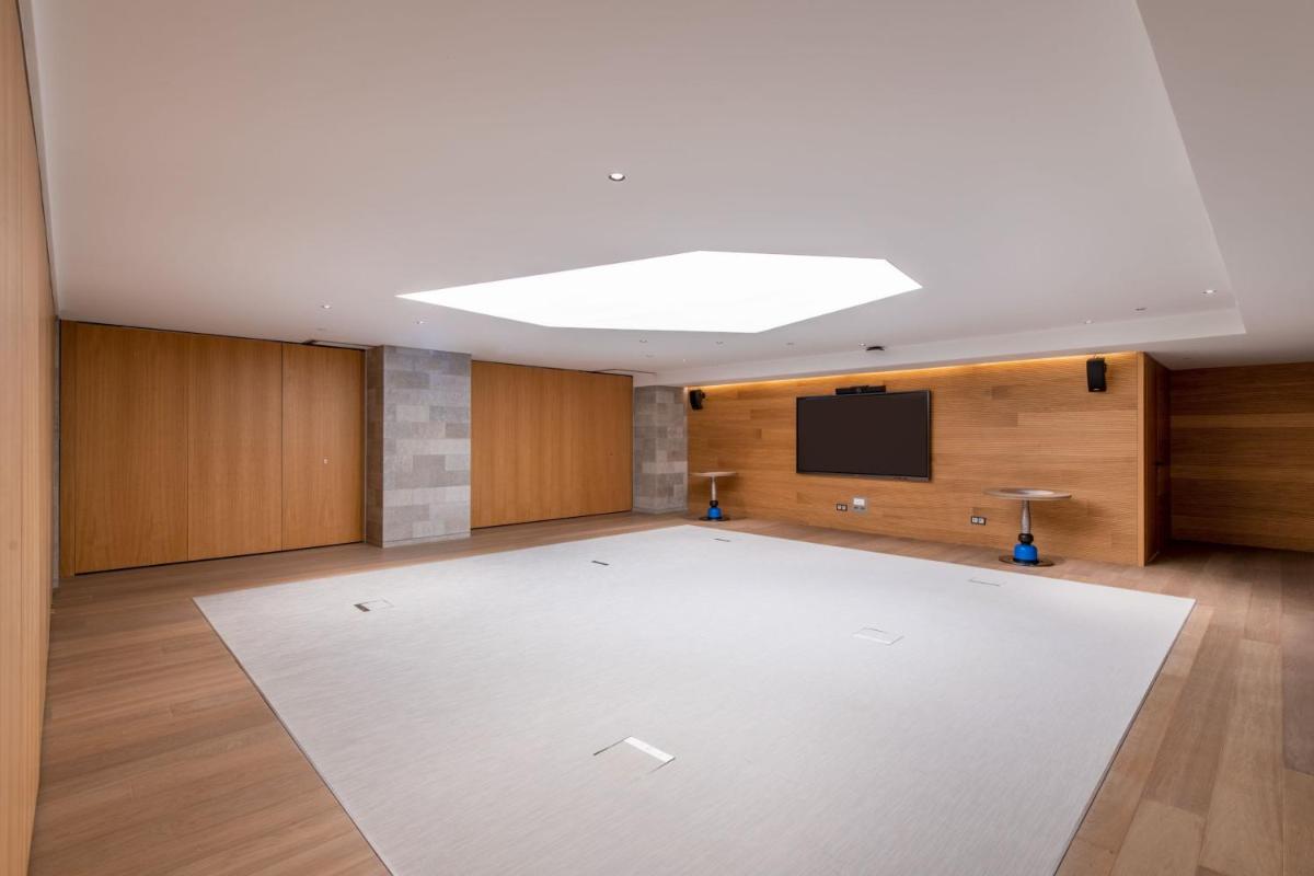 Uma televisão e/ou sistema de entretenimento em W Residences Algarve